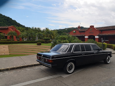 CENTRAL-AMERICA-AMPHITHEATER-MERCEDES-W123-300D-LIMOUSINEff9a68bc7cfa75b1.jpg