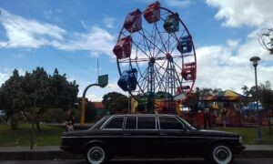 FERRIS-WHEEL-COSTA-RICA.-MERCEDES-W123-300D-FUN-PARK-TOURS6af5aafecfff81cc.jpg